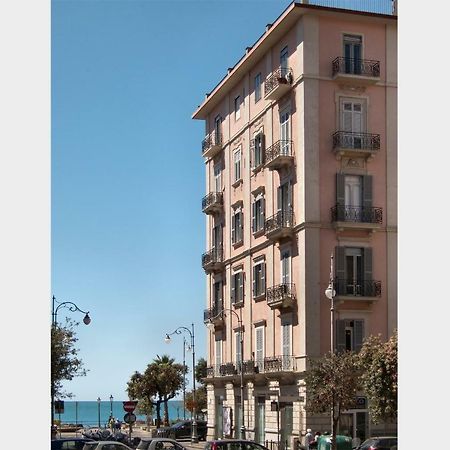 A Casa di Adri Apartment Salerno Bagian luar foto