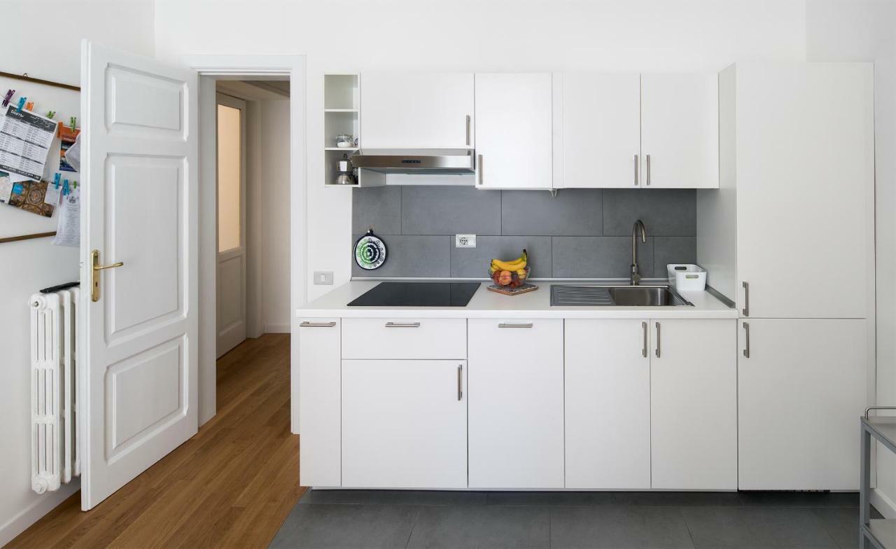 A Casa di Adri Apartment Salerno Bagian luar foto