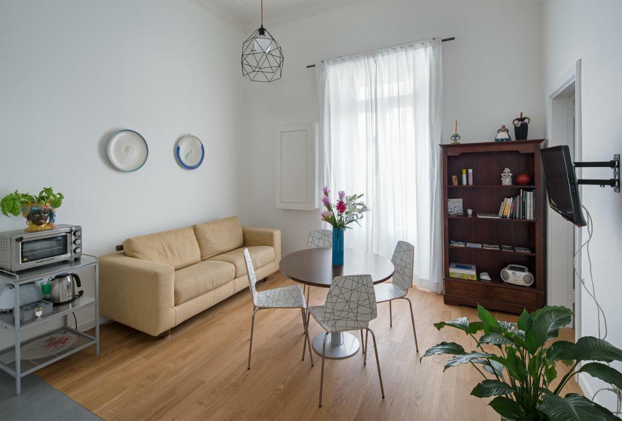 A Casa di Adri Apartment Salerno Bagian luar foto