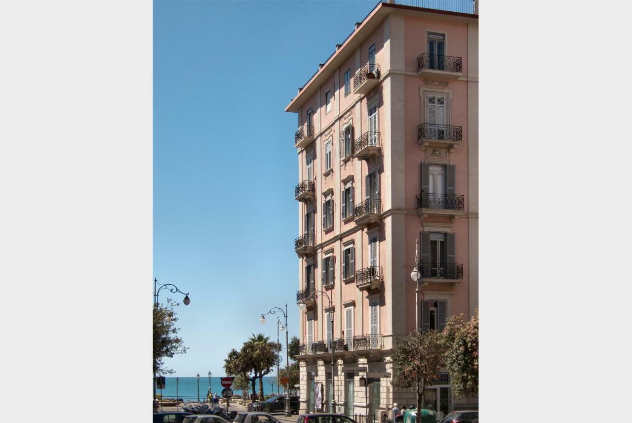 A Casa di Adri Apartment Salerno Bagian luar foto