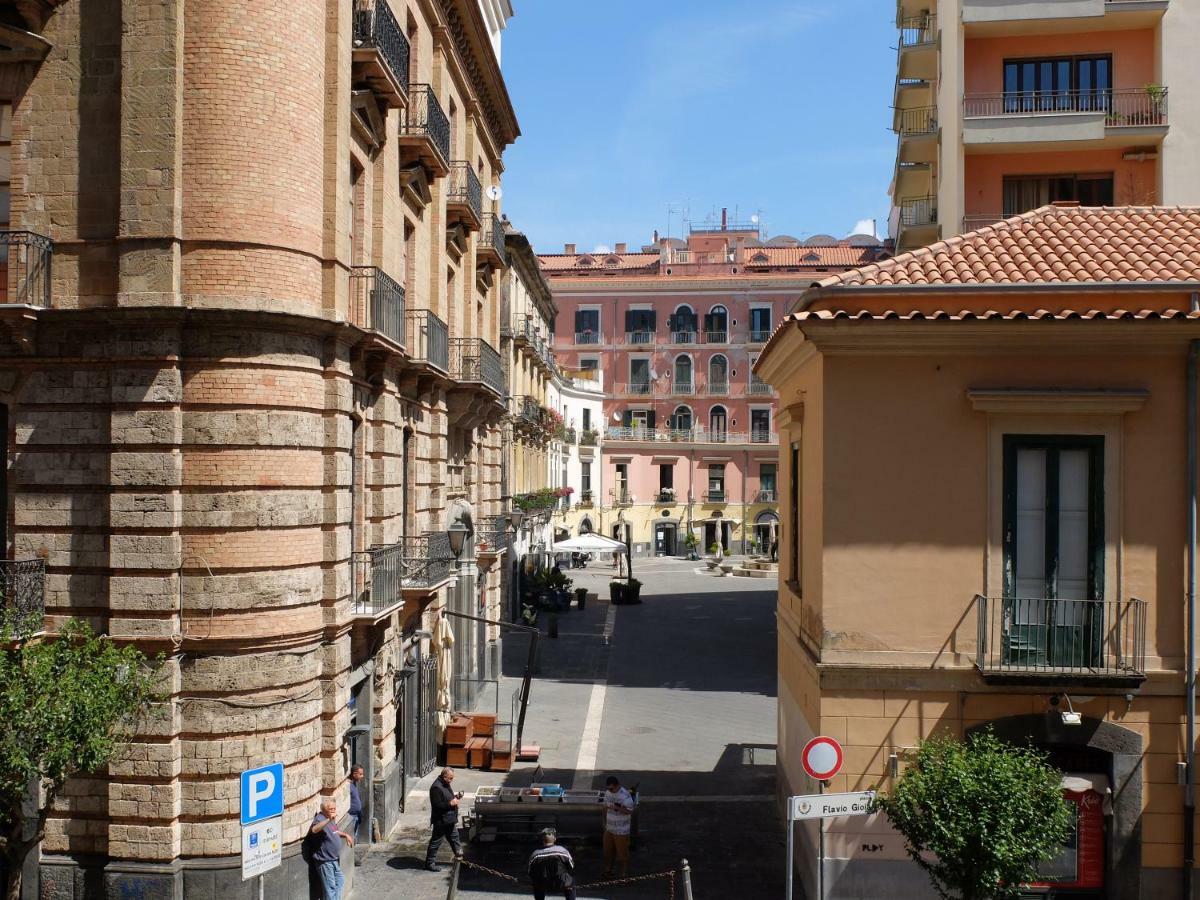 A Casa di Adri Apartment Salerno Bagian luar foto